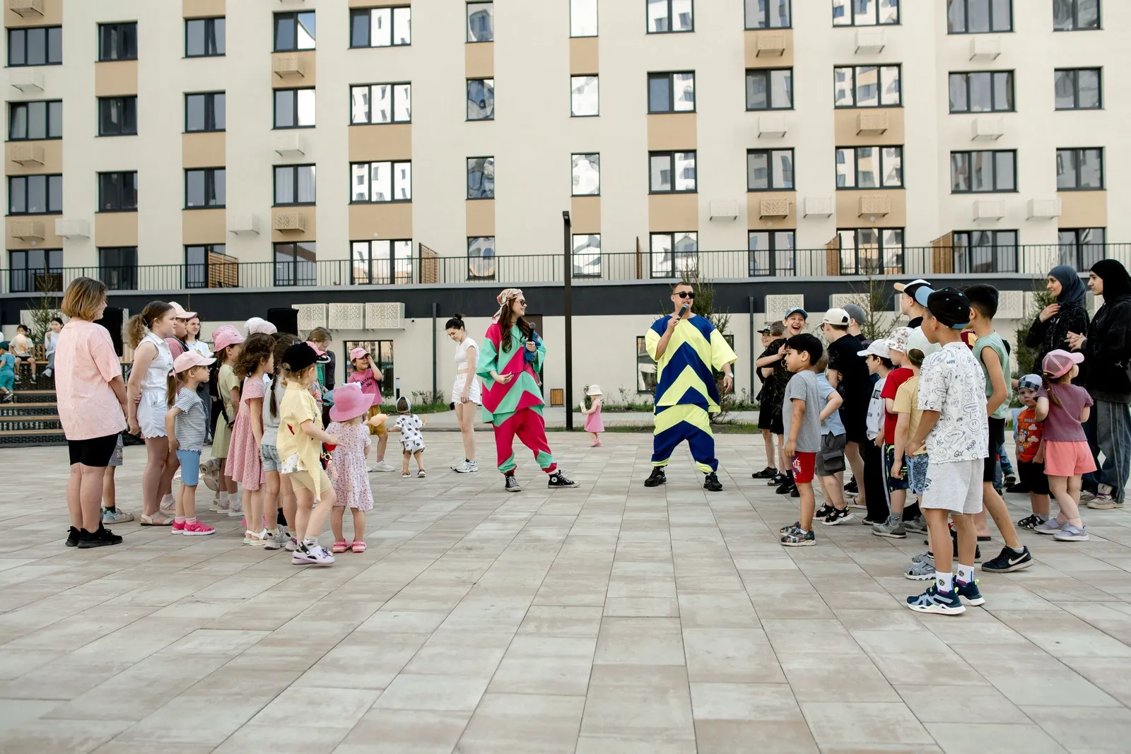 Не просто двор, а центр развлечений